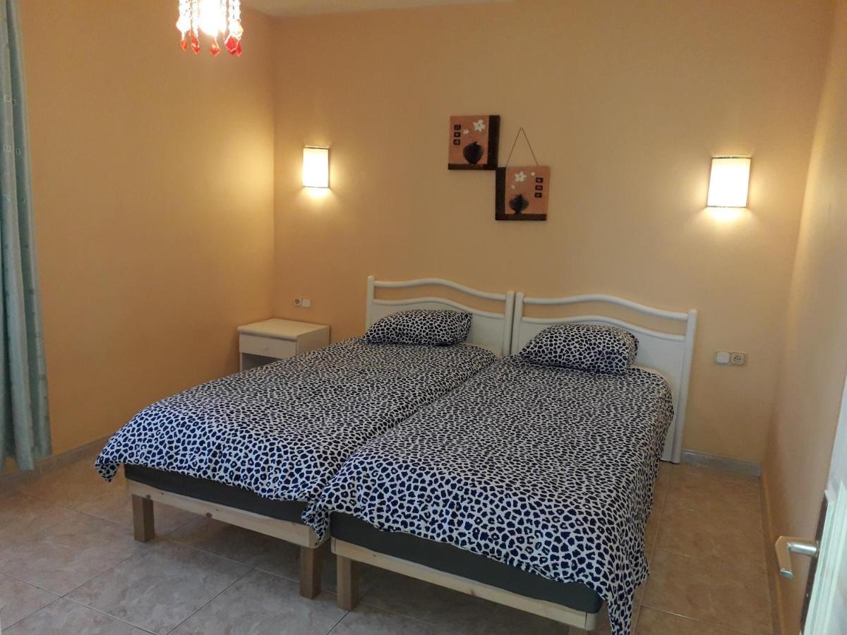 Sunny Self-Catering Apartment Costa Teguise, Lanzarote, Spain Eksteriør billede